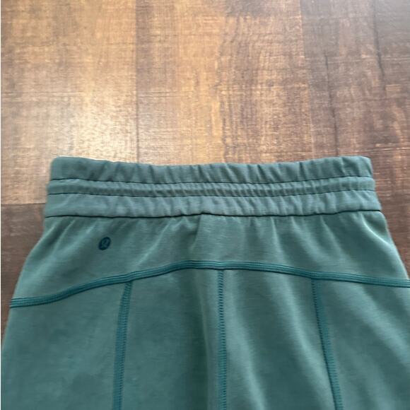 Lululemon Softstreme High-Rise Straight-Leg Cropped Pant Size 2 - Picture 6 of 10